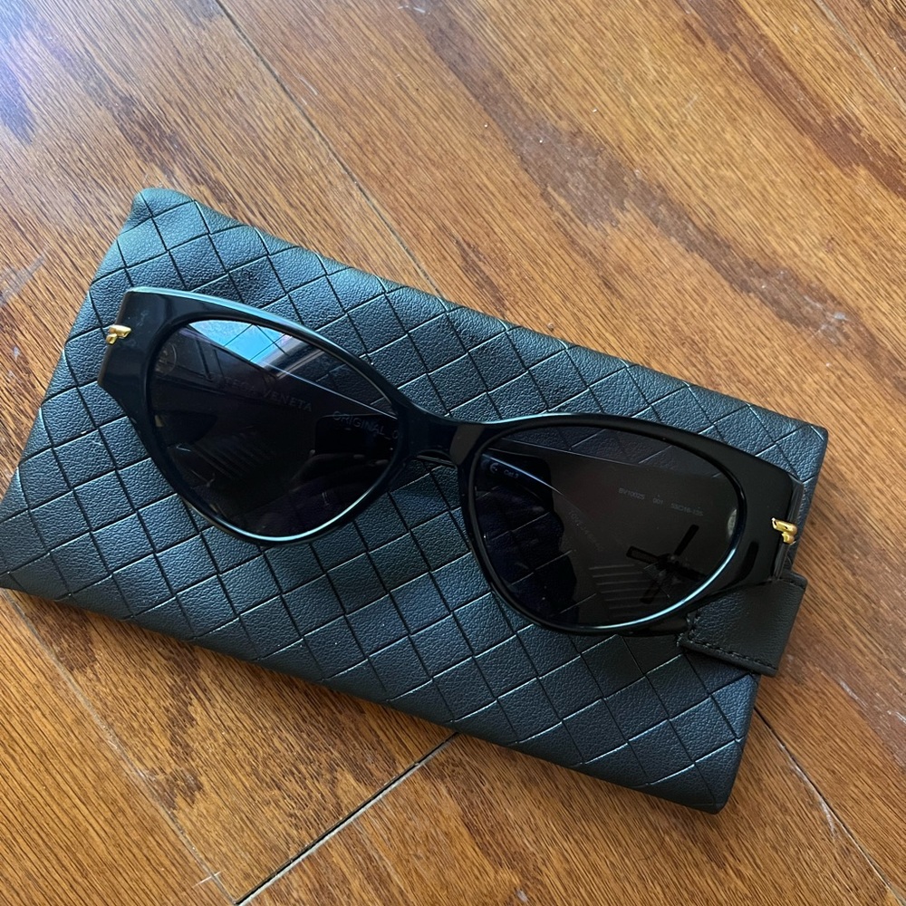 Bottega BV1002S black sunglasses